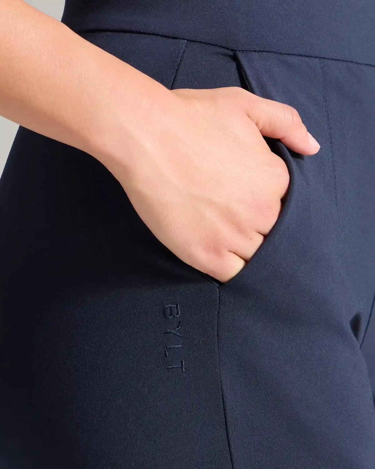 Women's Everyday Slim Ankle Pant